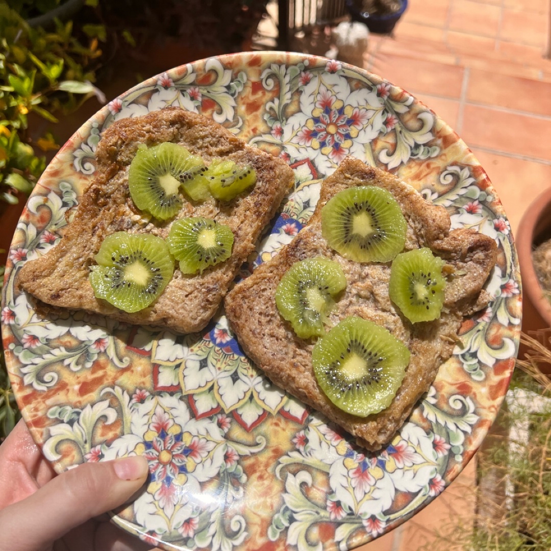Tostadas francesas con kiwi y coco Tostadas francesas con kiwi y coco