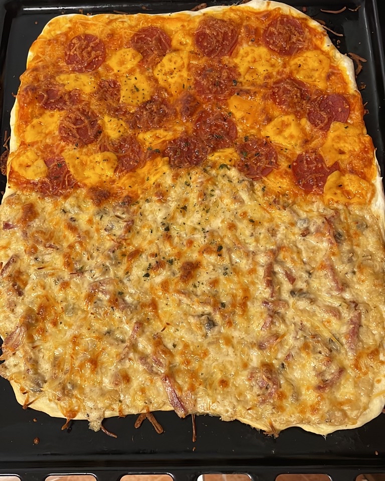 Pizza carbonara y peperoni Pizza carbonara y peperoni