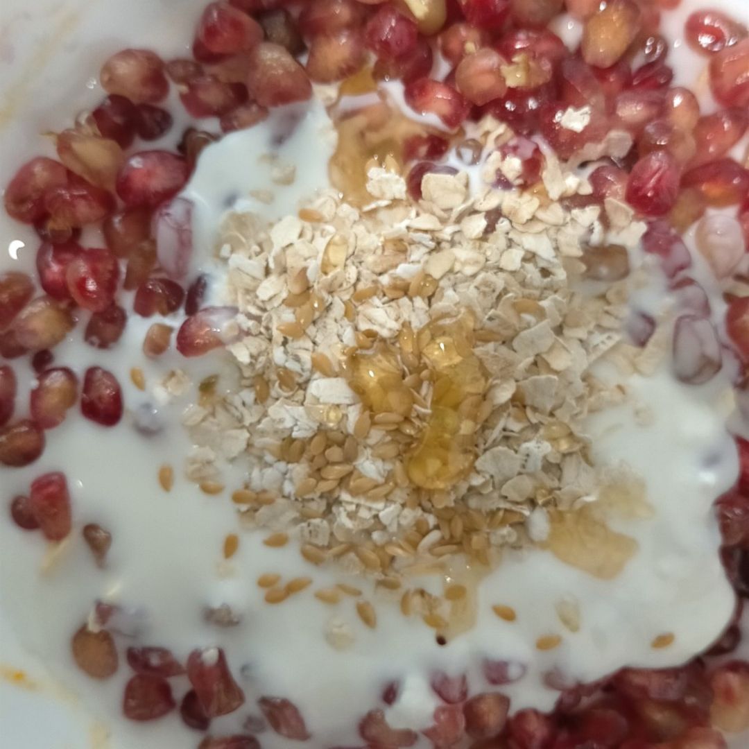 Avena con granada, miel y yogurt Paso 3 Avena con granada, miel y yogurt Paso 3