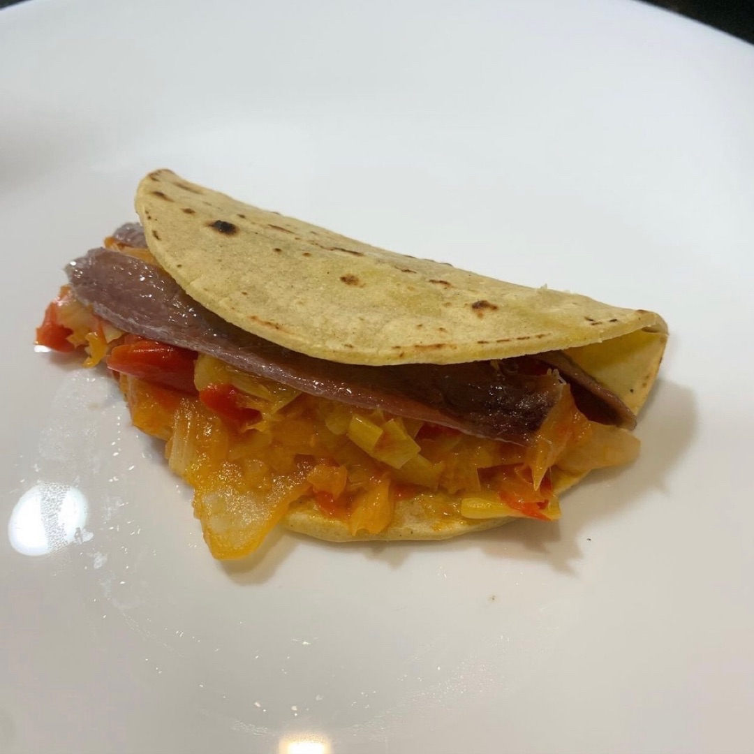 Tacos de anchoas y pisto Tacos de anchoas y pisto
