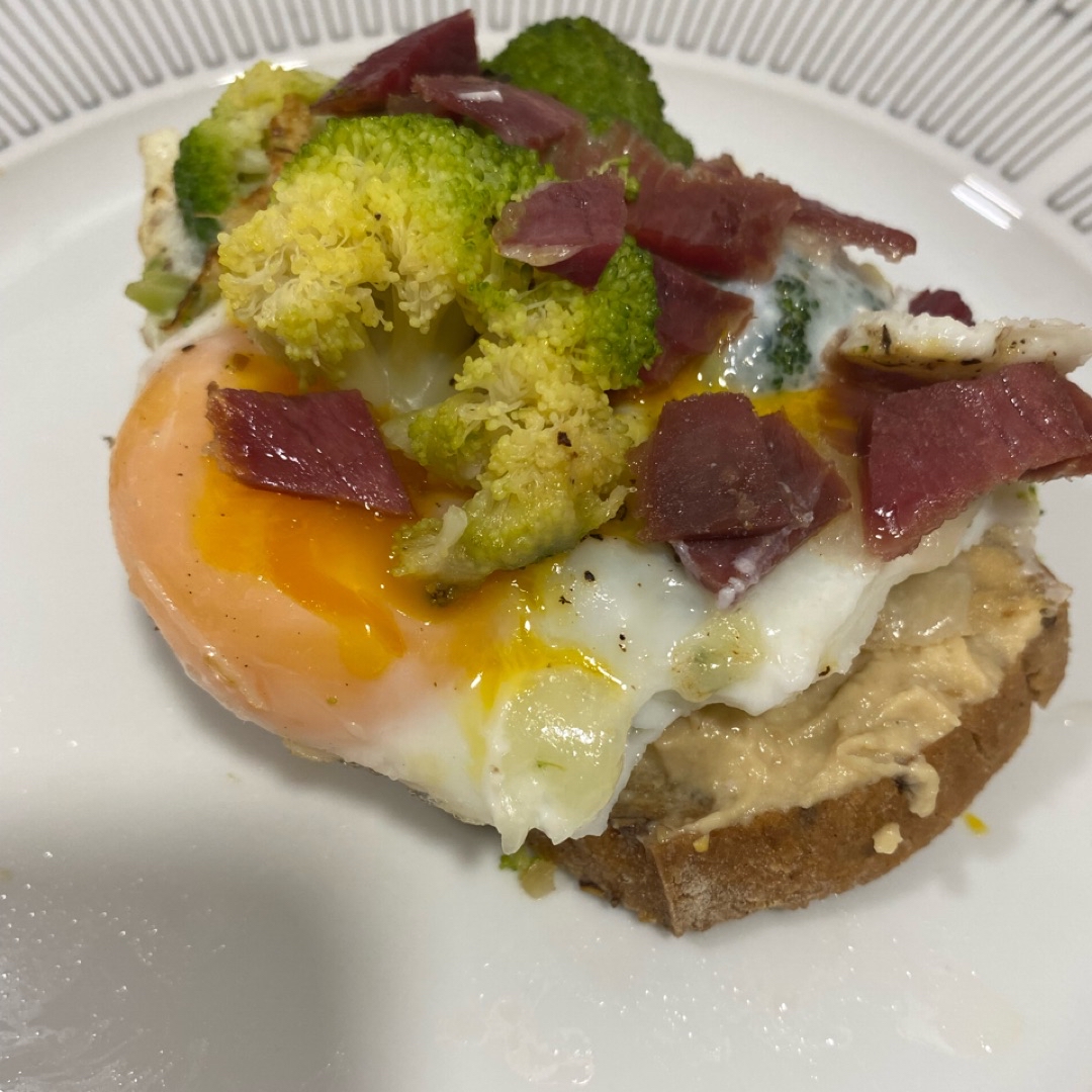 Tosta de brócoli y huevo 🥦