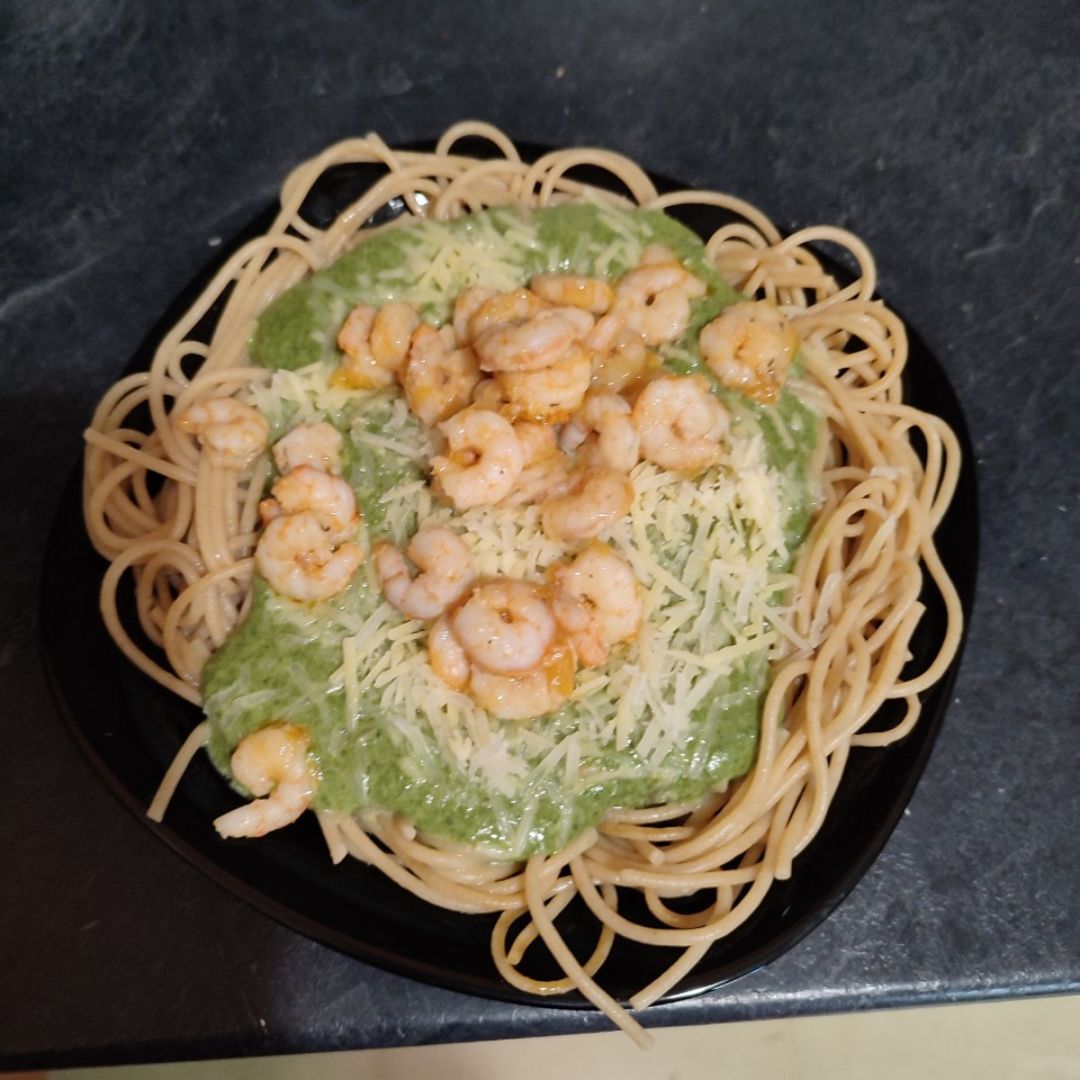 Pasta integral con crema de espinacas y gambas Pasta integral con crema de espinacas y gambas