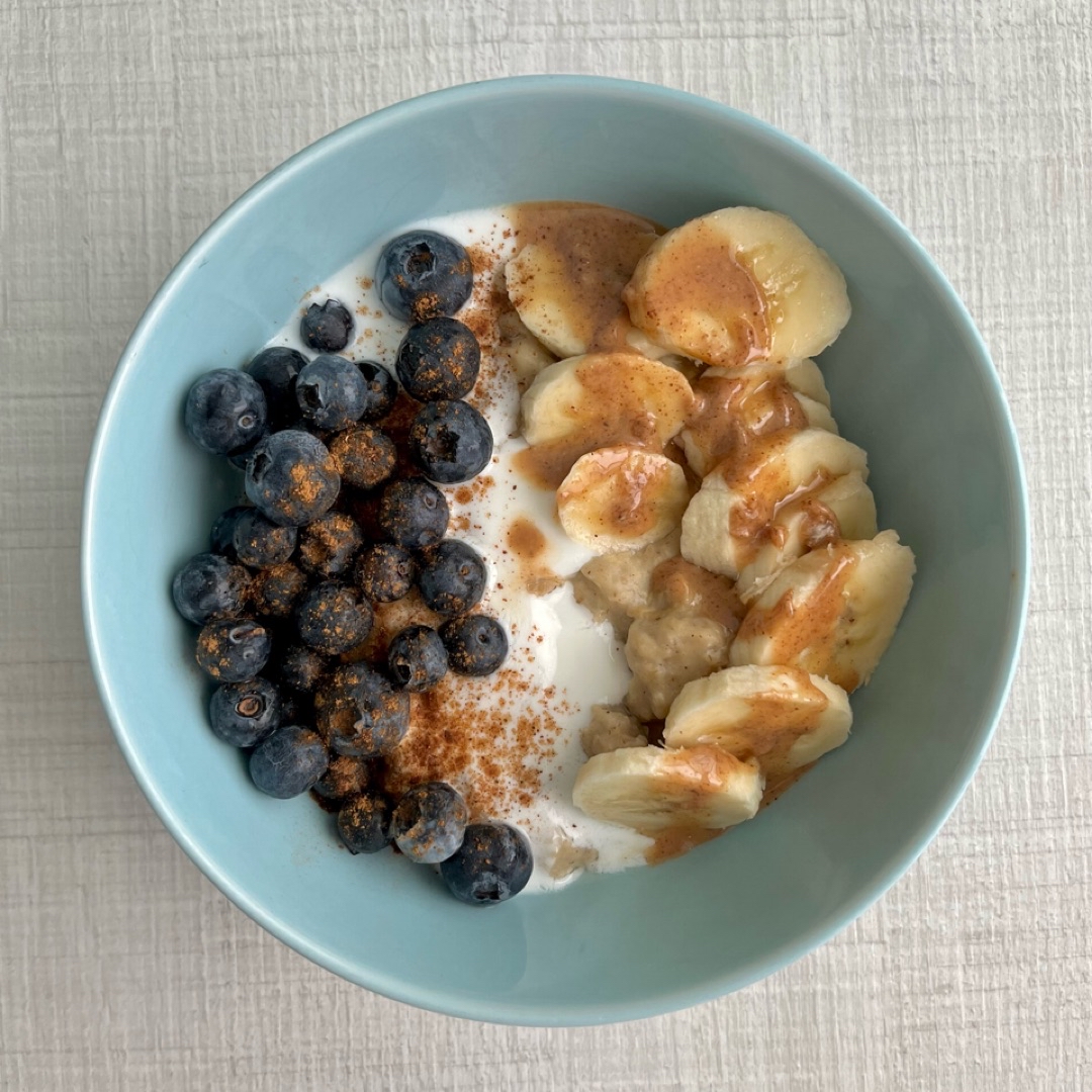 Gachas de avena con plátano y arándanos Gachas de avena con plátano y arándanos