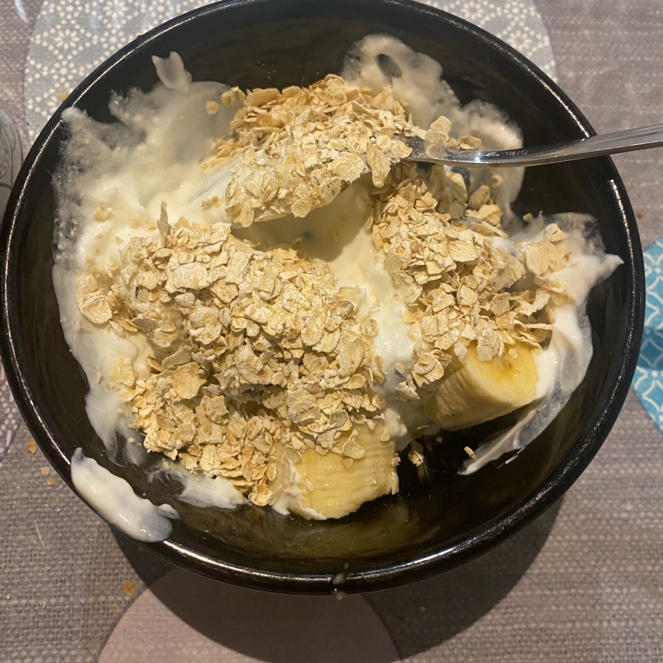 Arándanos + plátano + yogur + avena Arándanos + plátano + yogur + avena