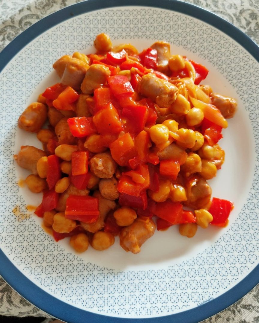 Garbanzos con salchichas Garbanzos con salchichas