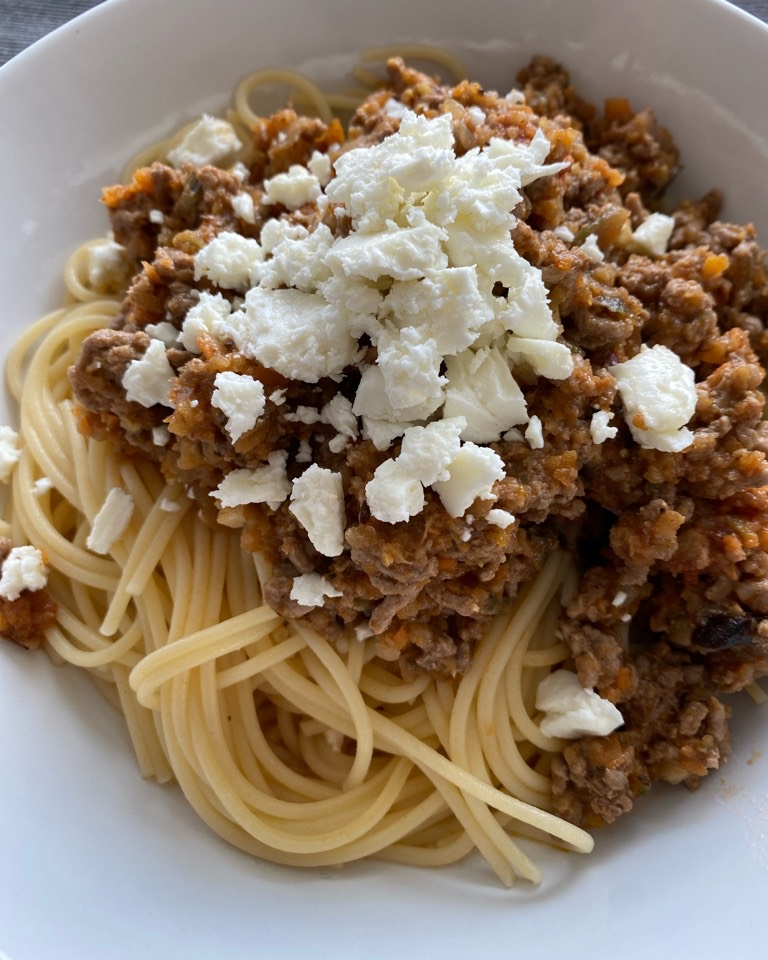 Pasta a la bolognesa con verdura escondida Pasta a la bolognesa con verdura escondida
