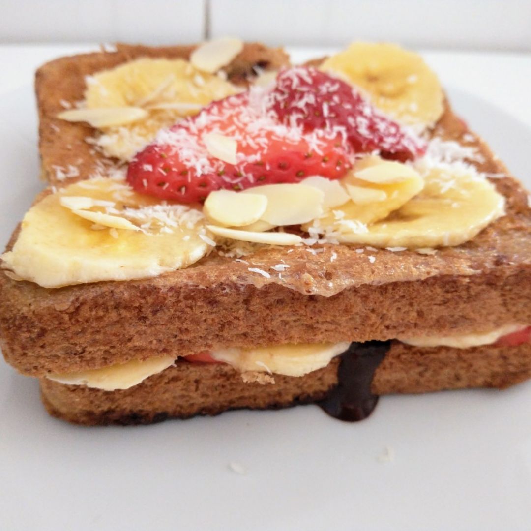 Tostada francesa con mascarpone y fruta Tostada francesa con mascarpone y fruta