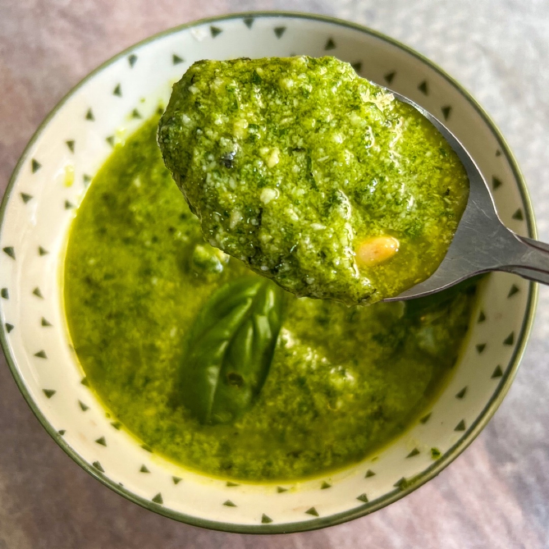 Pesto con dos quesos y piñones Pesto con dos quesos y piñones