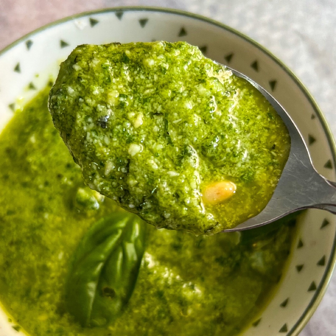Pesto con dos quesos y piñones Paso 1 Pesto con dos quesos y piñones Paso 1