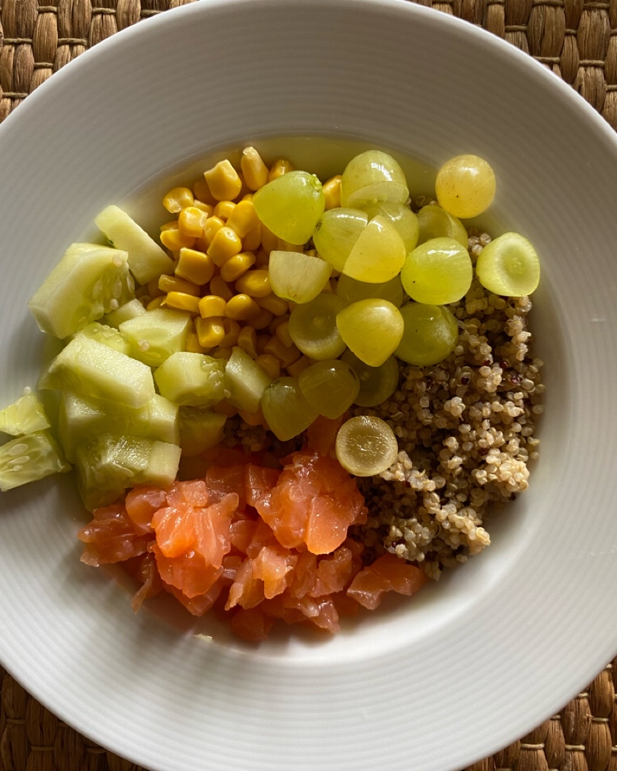 Quinoa con salmón y uvas Quinoa con salmón y uvas