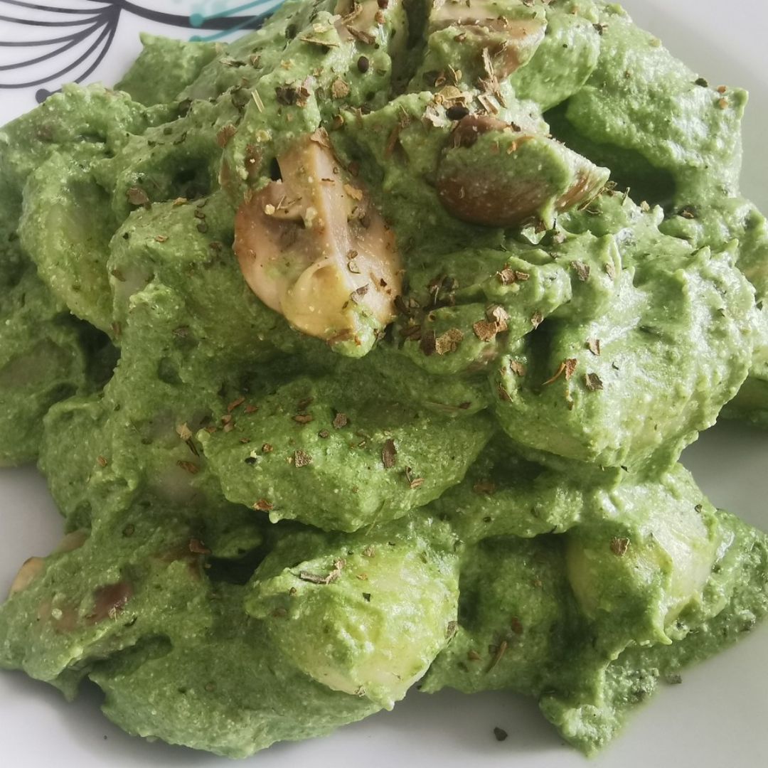 Gnocchi con pesto de espinacas y tofu y portobellos. 🥬🍄🥔 Gnocchi con pesto de espinacas y tofu y portobellos. 🥬🍄🥔