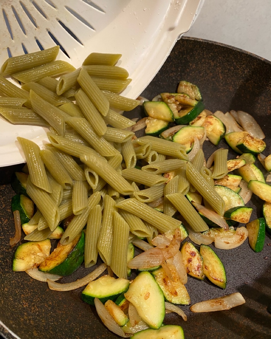Pasta al Pesto con Calabacín  Paso 2
