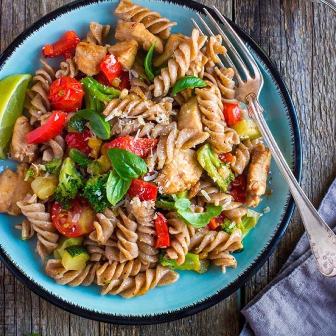 Ensalada de Pasta con Pollo Ensalada de Pasta con Pollo