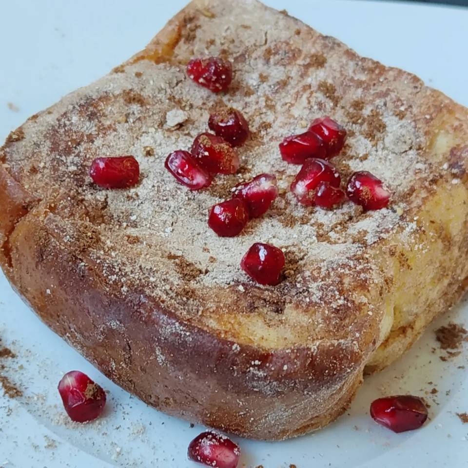 Frenchtoast Cinamonroll con pan brioche 