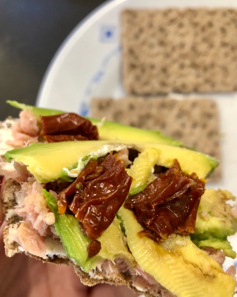 Tosta de atún y tomate seco Tosta de atún y tomate seco