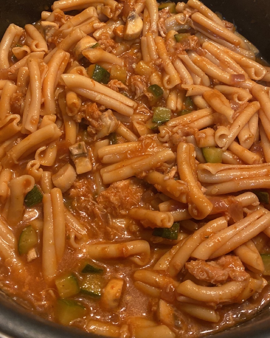 Fideos de lentejas con pollo y vegetales Fideos de lentejas con pollo y vegetales