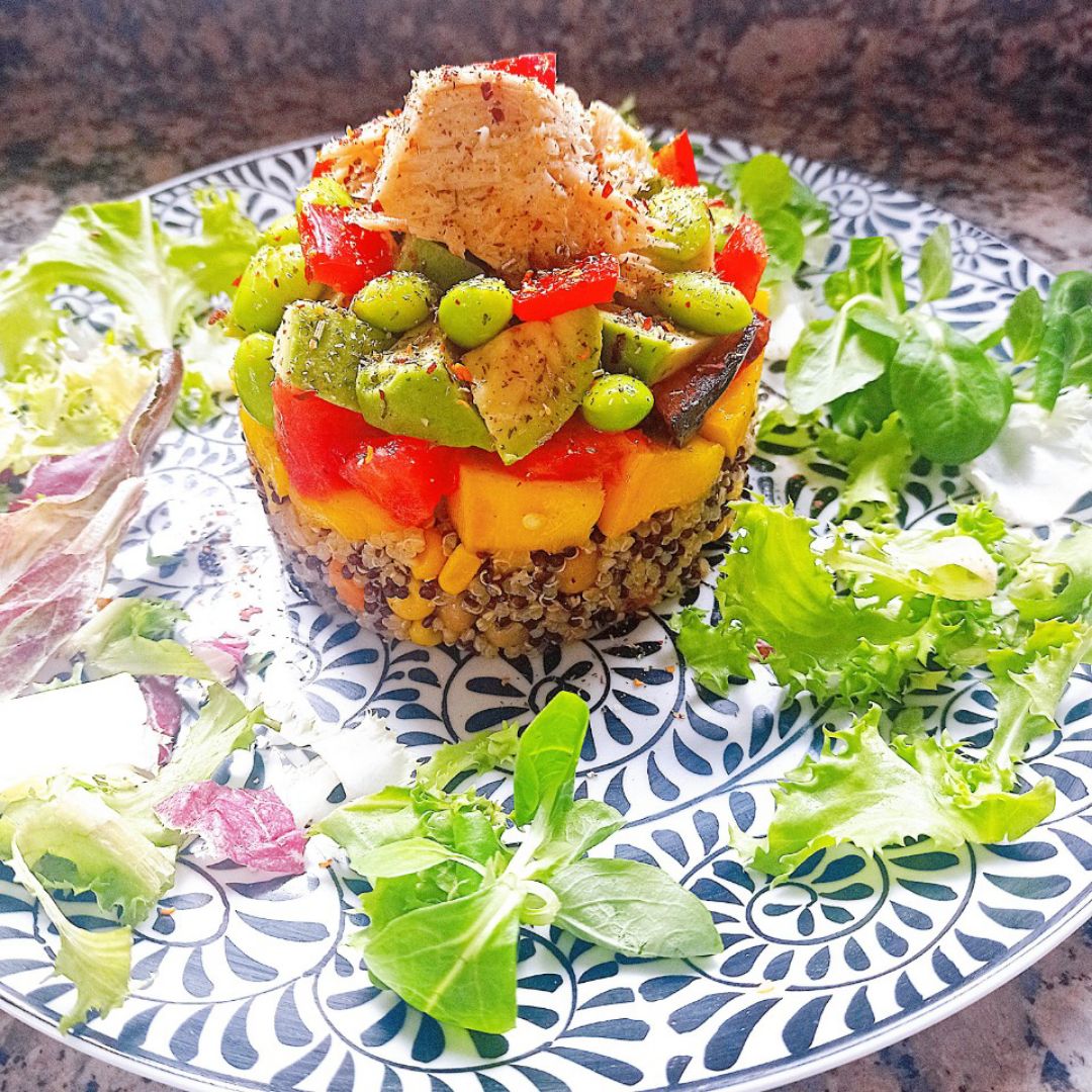Tartar  de quinoa y garbanzos con 🥭🥑🍅