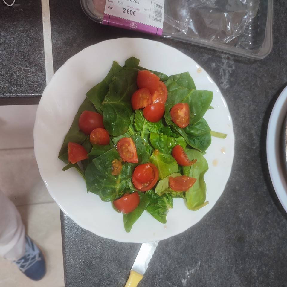 Ensalada y salchichas Ensalada y salchichas