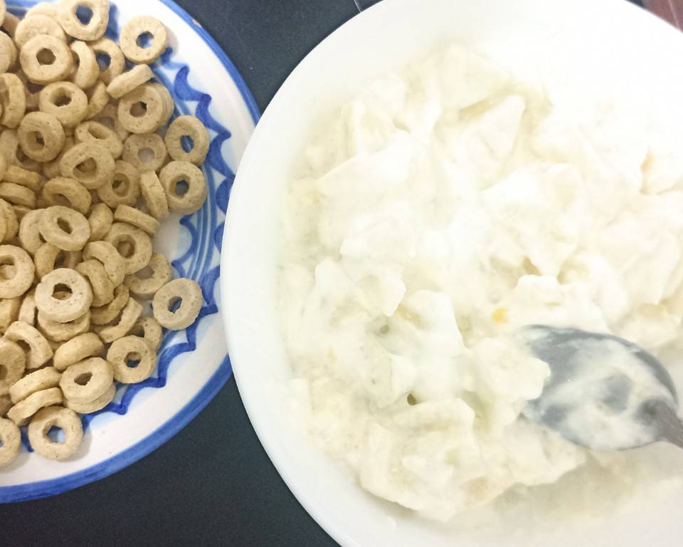 Yogur con pera y avena crunchy Yogur con pera y avena crunchy