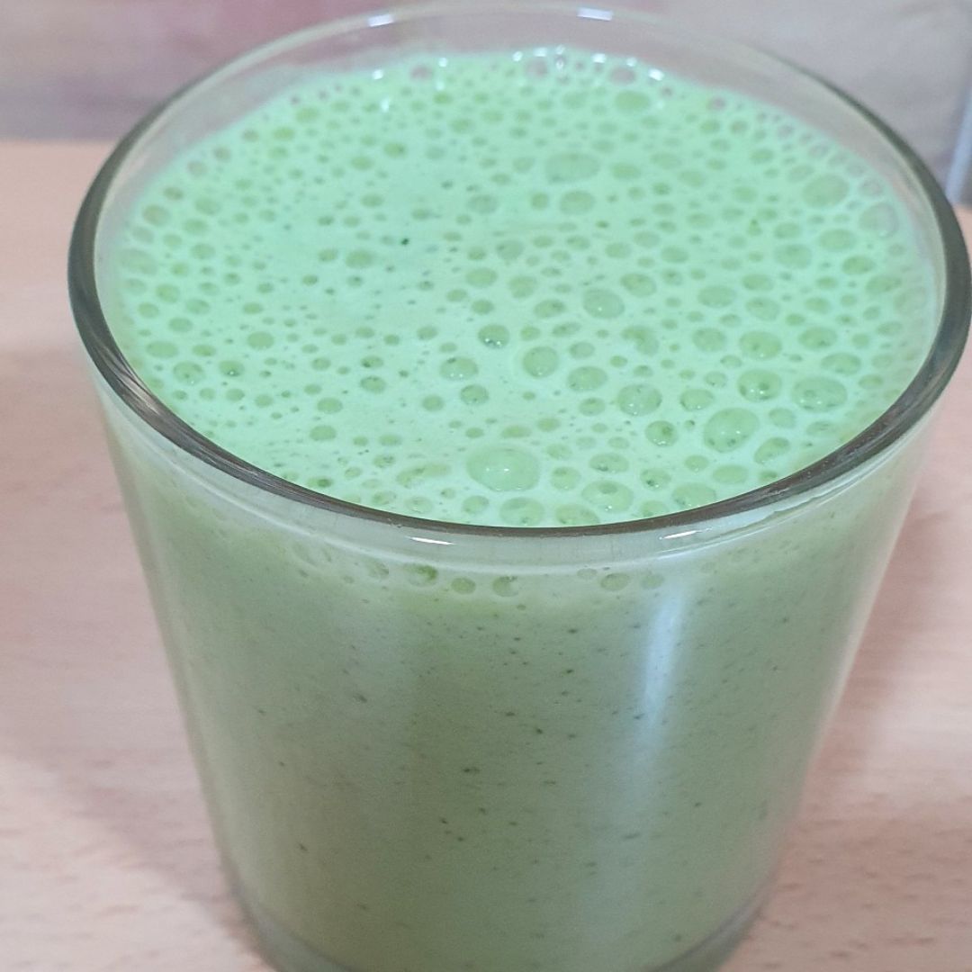 Batido de pera y espinacas Batido de pera y espinacas