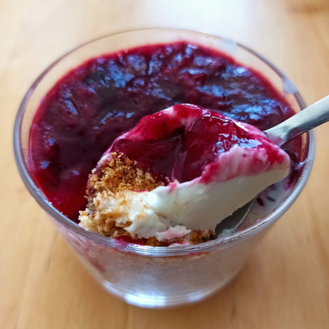 Cheesecake con frambuesas, facilísima y rápida ! 3 ingredientes! Cheesecake con frambuesas, facilísima y rápida ! 3 ingredientes!