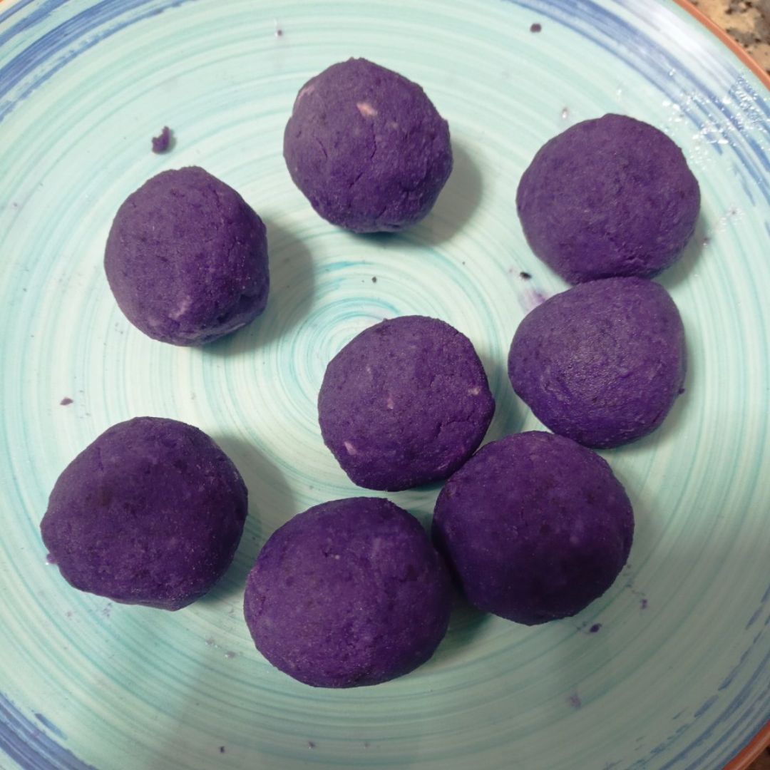 Ensalada multicolor 🌈 con bolitas sorpresa 🎁 de 🥔💜 Paso 4 Ensalada multicolor 🌈 con bolitas sorpresa 🎁 de 🥔💜 Paso 4