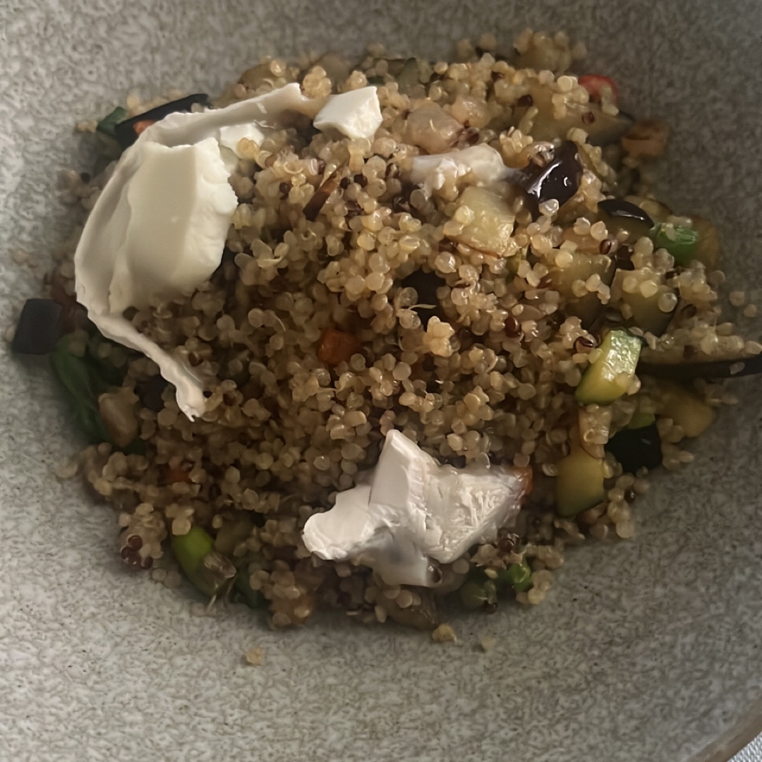 Quinoa con verdura y queso de cabra Quinoa con verdura y queso de cabra