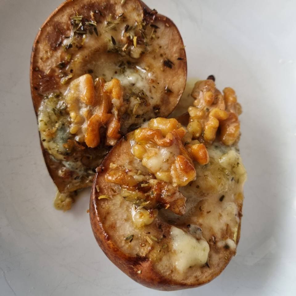 Peras al horno con gorgonzola