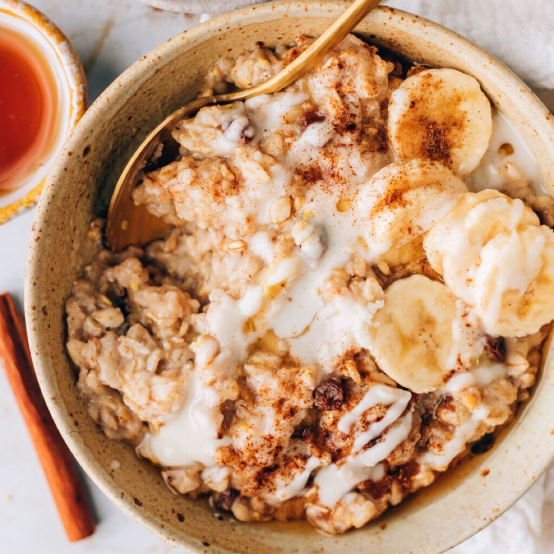 Gachas de avena con canela y pasas Gachas de avena con canela y pasas