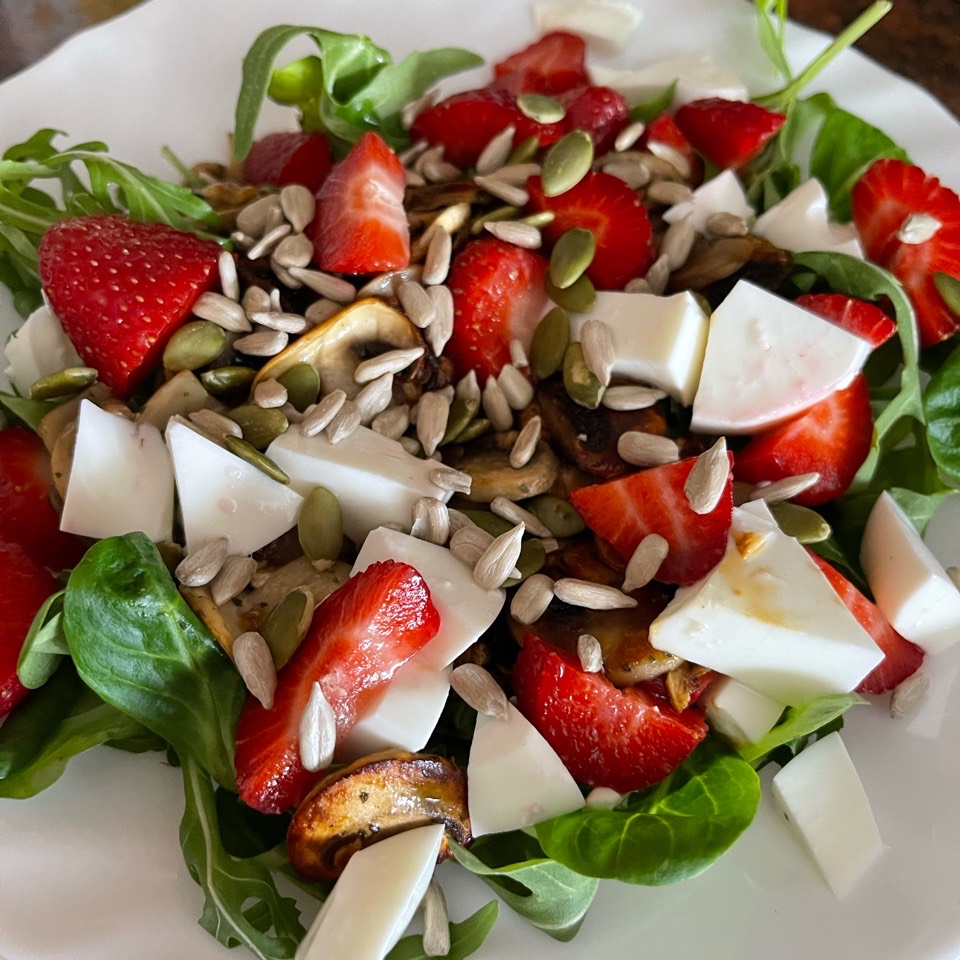 Ensalada de champiñones y fresas Ensalada de champiñones y fresas