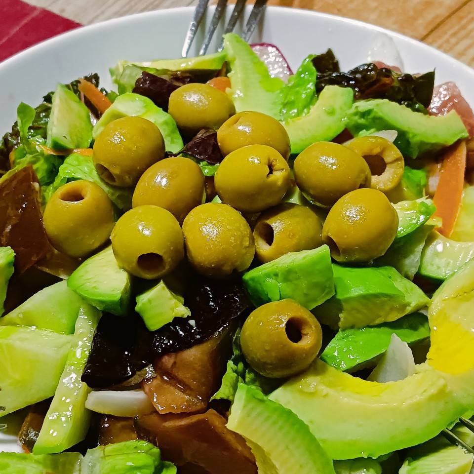 🥗Ensalada completa, una variedad de verduras que hacen la combinación perfecta. 👌🏻