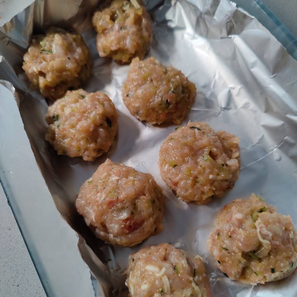 Hamburguesas/ albóndigas de pollo calabacín y queso Hamburguesas/ albóndigas de pollo calabacín y queso