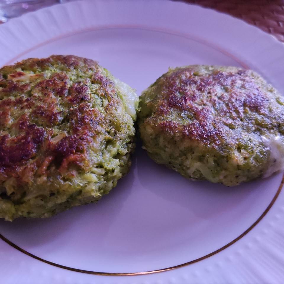 Hamburguesas de 🥦🥦 y 🧀🧀 Hamburguesas de 🥦🥦 y 🧀🧀
