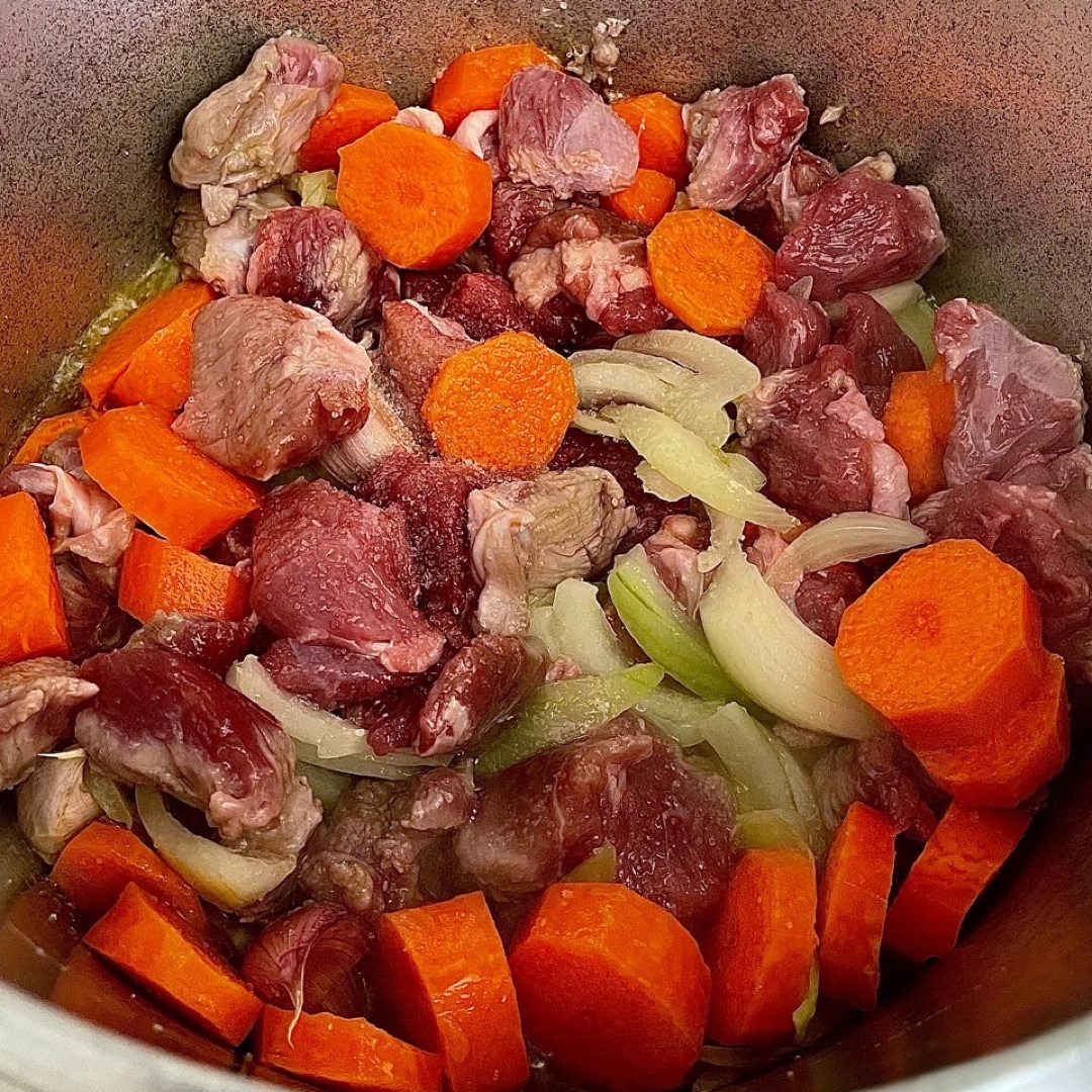 ESTOFADO DE TERNERA CON MACARRONES 🥩🍲Step 0