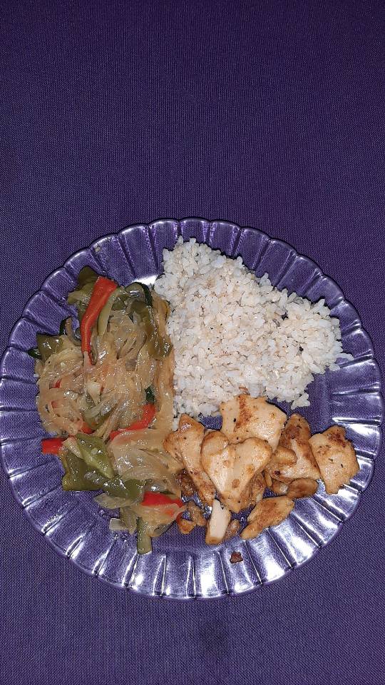 Bocados vegetales con arroz integral y verduras 