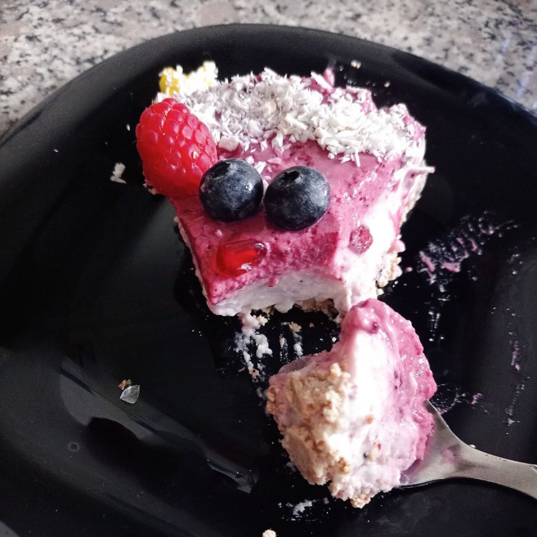 Tarta de yogur de coco 🥥 y frutas 🫐🥝🥭 Paso 6 Tarta de yogur de coco 🥥 y frutas 🫐🥝🥭 Paso 6