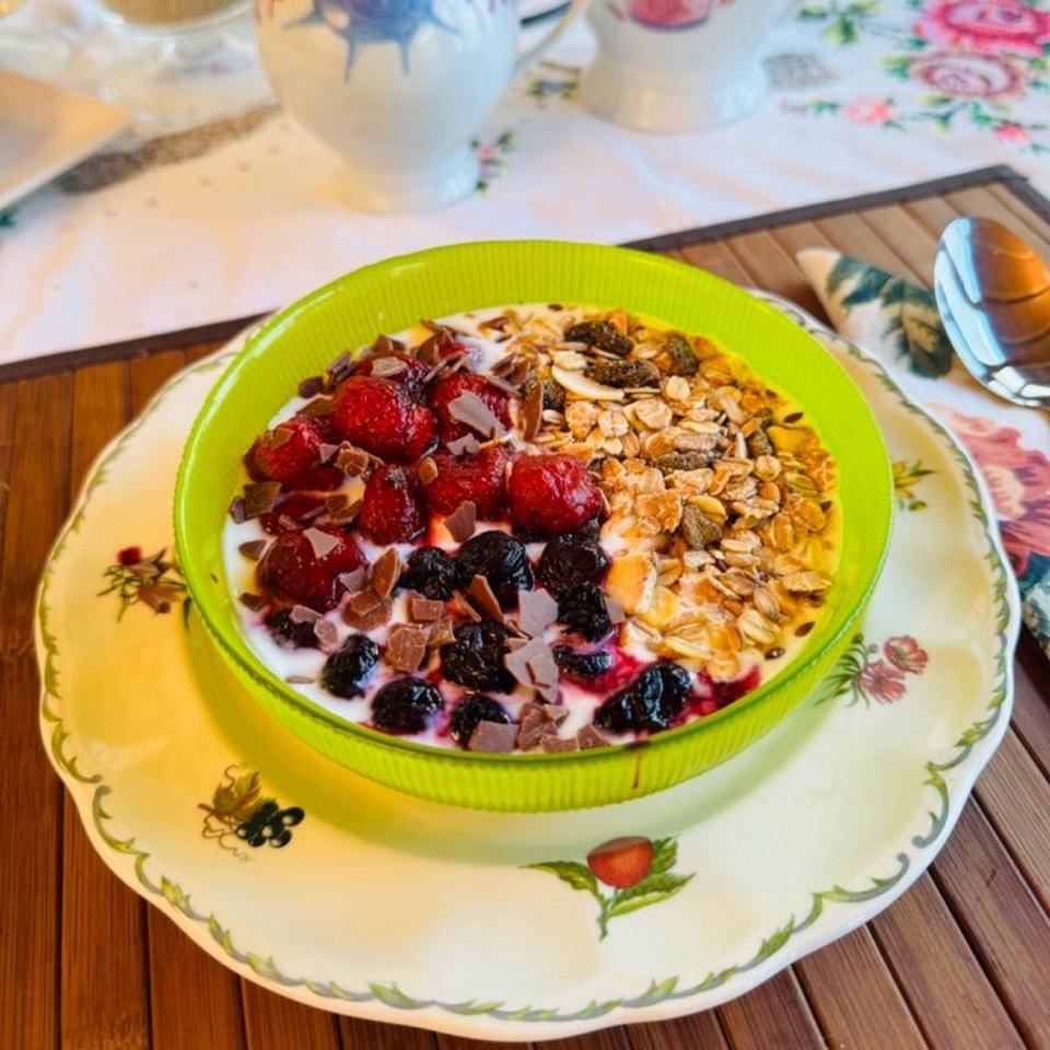 KEFIR CON FRUTOS ROJOS Y CHOCOLATE 🍫 KEFIR CON FRUTOS ROJOS Y CHOCOLATE 🍫