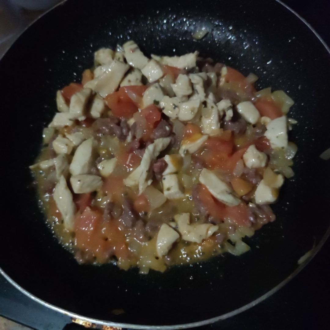 Pimiento relleno de pollito y cosis al airfryer. Paso 1 Pimiento relleno de pollito y cosis al airfryer. Paso 1