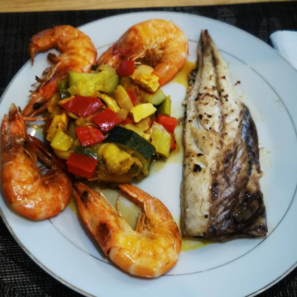 Salteado de verduras con langostinos y verdel Salteado de verduras con langostinos y verdel