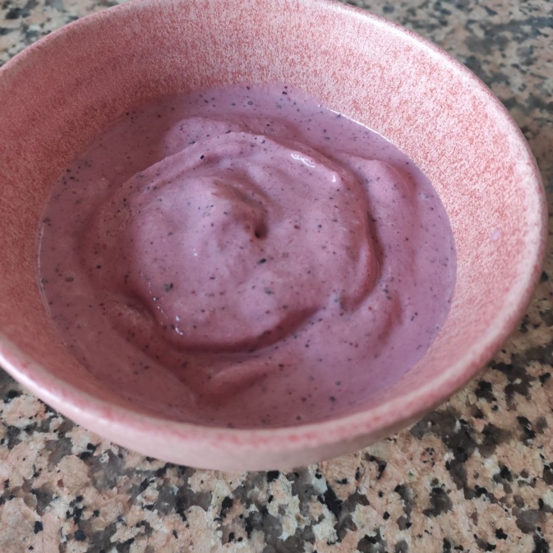 Helado de frutos rojos (con stracciatella) Helado de frutos rojos (con stracciatella)