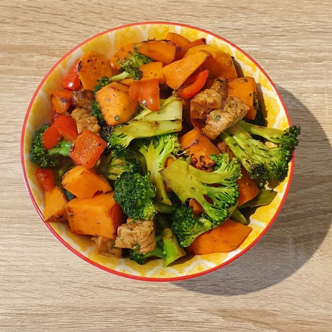 Tempeh con verduras y boniato Tempeh con verduras y boniato