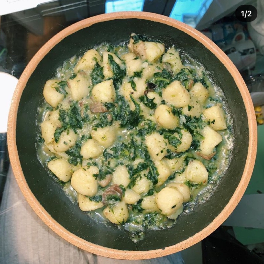 Gnocci con espinacas champis y queso Gnocci con espinacas champis y queso