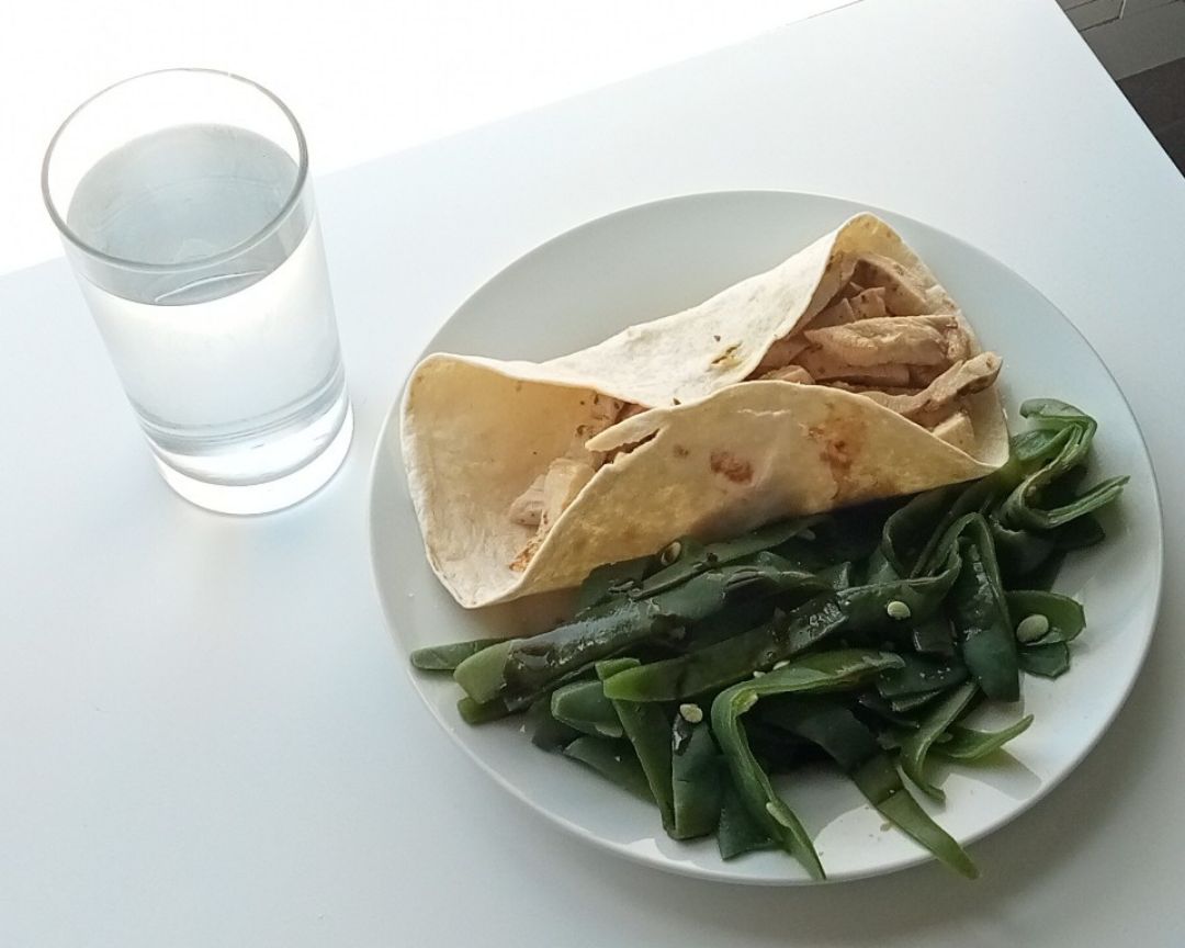 Fajita de pollo  con judías verdes 