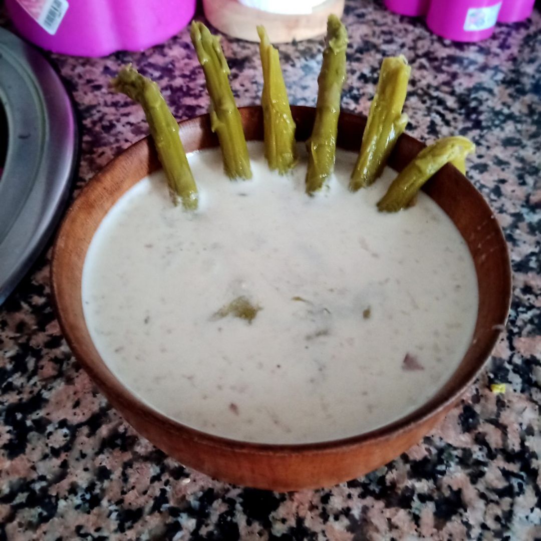 Ajoblanco con espárragos trigueros Ajoblanco con espárragos trigueros