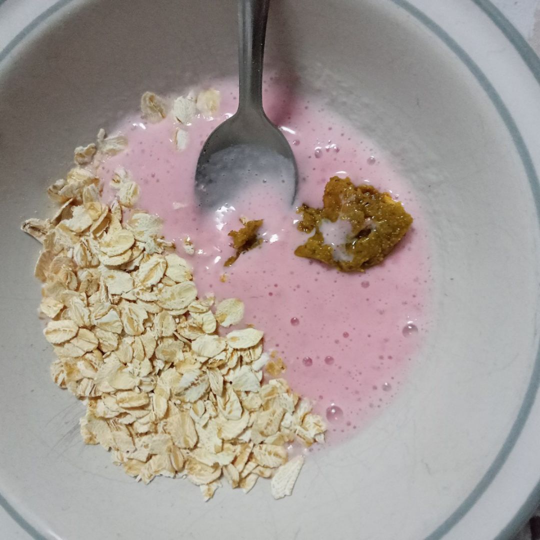 Yogur helado de frambuesas con toppings Paso 1 Yogur helado de frambuesas con toppings Paso 1