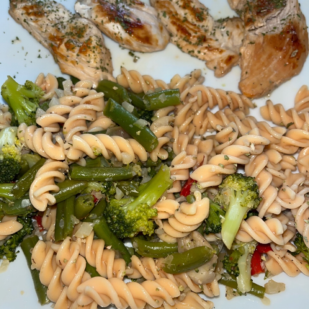 Ensalada de pasta de lentejas con pollo Ensalada de pasta de lentejas con pollo