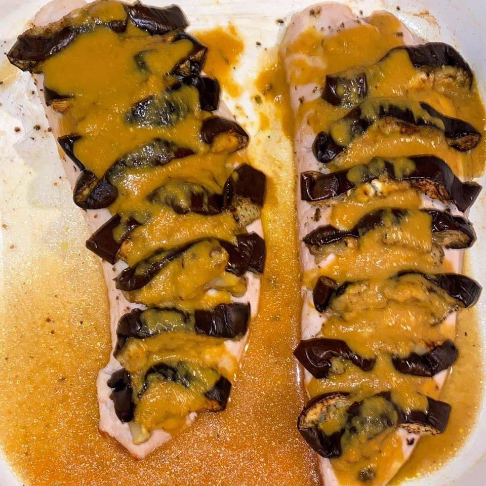Solomillo de pavo con berenjena en salsa de mandarina y romero 
