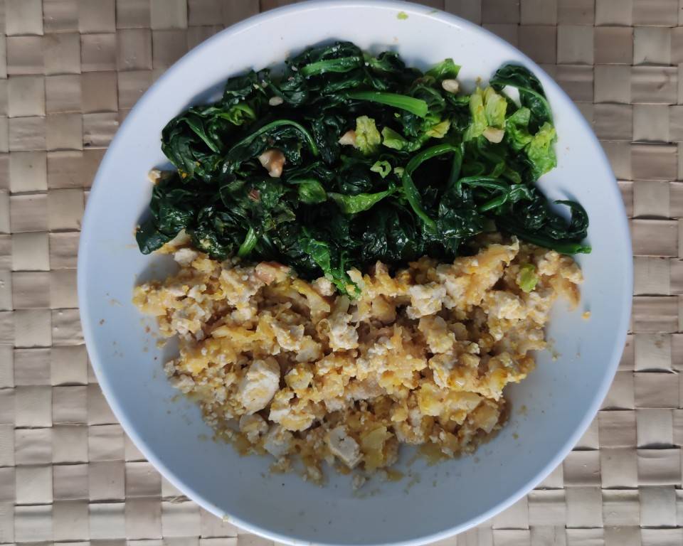 Revuelto de Tofu a la mandarina con espinacas