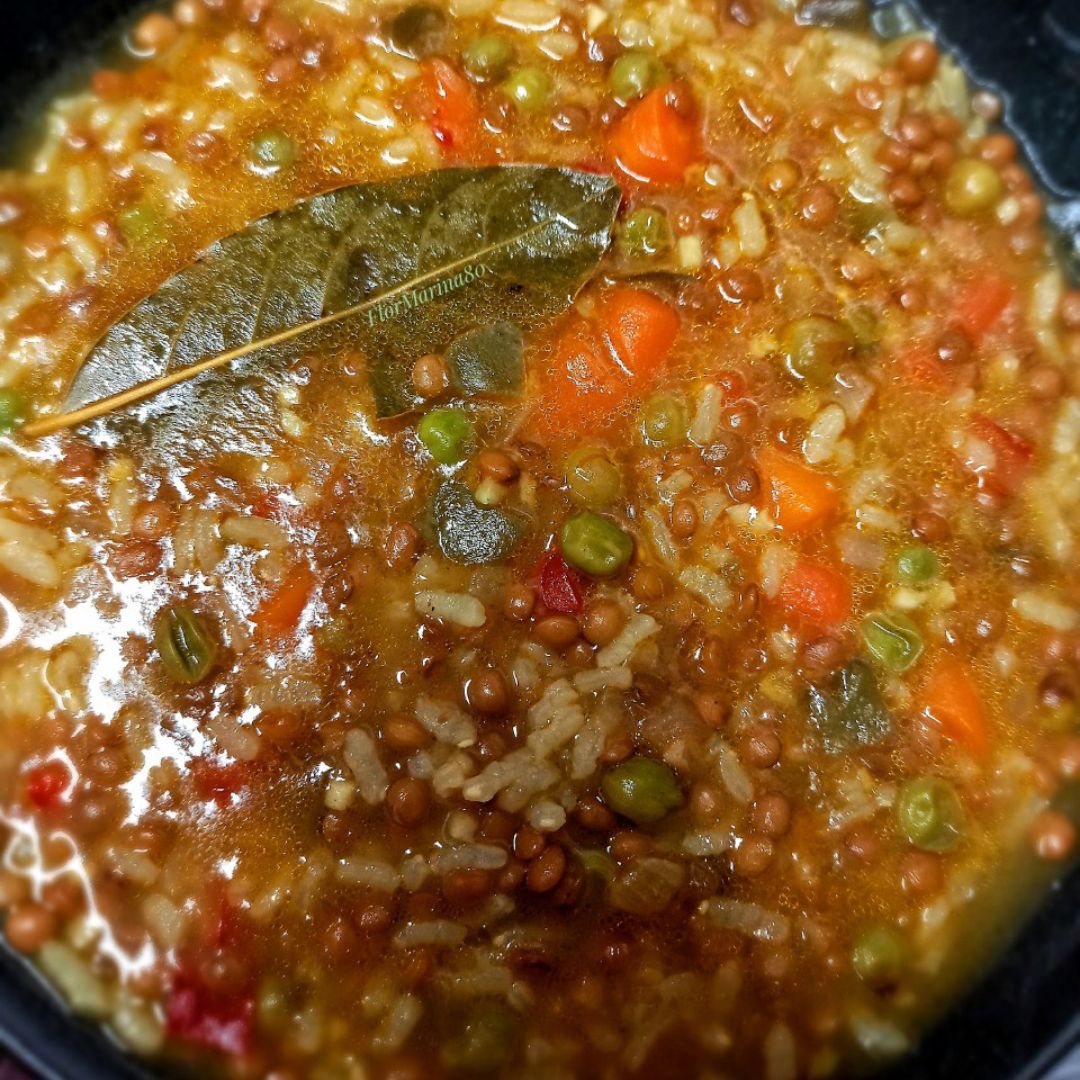 Lentejas con verduritas y arroz con Garam Masala. Lentejas con verduritas y arroz con Garam Masala.