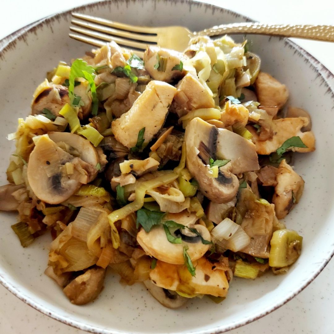 Wok de pollo y champiñones Wok de pollo y champiñones